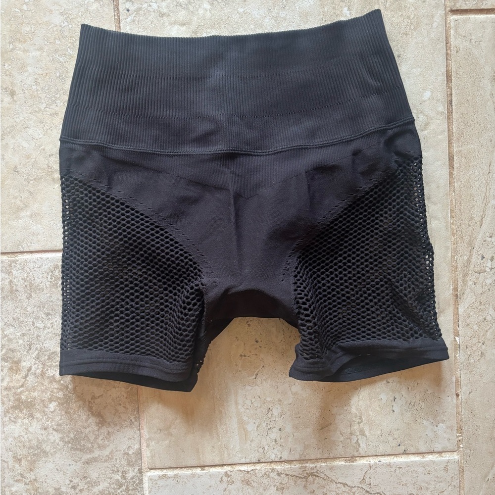 Alo Mesh Biker Shorts XS